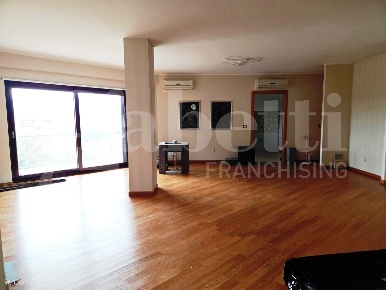 Foto Appartamento in Via Crati 72, Rende Roges di 175 m² con 5 locali
