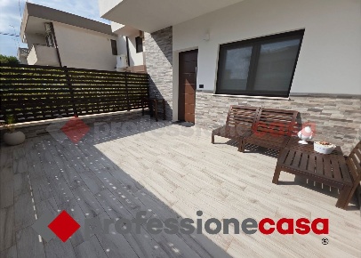 Foto Villa a schiera in Via Domenico Savino 83, Taranto di 160 m²