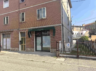 Foto Negozio in Cattaneo, Ferrara Foro Boario di 85 m² con 3 locali