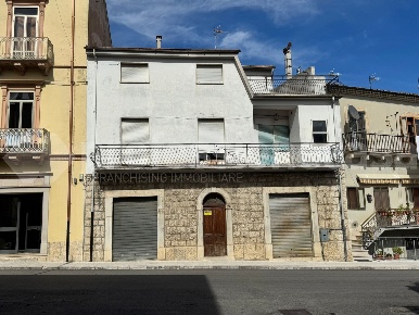 Foto Casa indipendente in Via Garibaldi 24, Pescolanciano di 300 m²