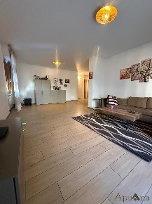 Foto Appartamento a Massa Centro di 200 m² con 8 locali in vendita