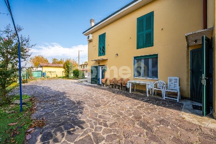 Foto Appartamento a Molinella Alberino, San Pietro di 185 m² con 10 locali