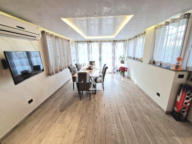 Foto Casa indipendente a Signa San Mauro di 287 m² con 6 locali in vendita