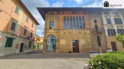 Foto Ufficio a Santa Croce sull'Arno Centro di 560 m² con 13 locali