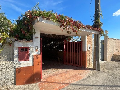 Foto Villa unifamiliare a Leporano Centro di 120 m² con 4 locali in vendita