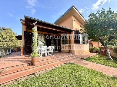 Foto Villa unifamiliare a Capannori Segromigno - San Colombano di 113 m²