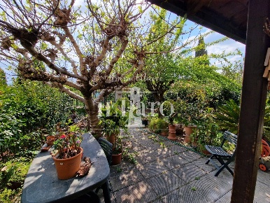 Foto Villa a schiera a Campi Bisenzio Il Rosi, Limite di 350 m² in vendita