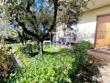 Foto Casa indipendente a Campi Bisenzio Centro di 150 m² con 5 locali