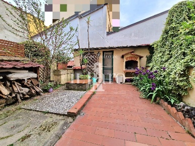 Foto Casa indipendente a Campi Bisenzio Centro di 161 m² con 5 locali