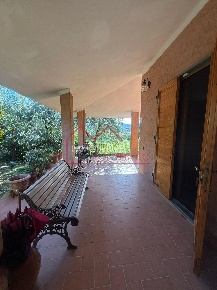 Foto Villa unifamiliare a Camaiore Camaiore Paese di 216 m² con 11 locali
