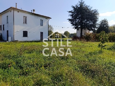 Foto Case semi ndipendenti a Castelfranco di Sotto Orentano di 150 m²