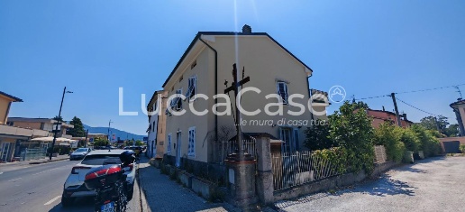 Foto Casa indipendente a Lucca Pontetetto - Sorbano del Giudice di 210 m²