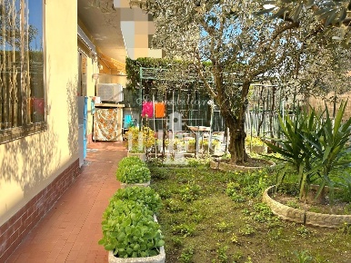 Foto Appartamento a Campi Bisenzio Centro di 105 m² con 4 locali in vendita