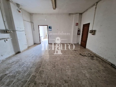Foto Negozio a Signa San Mauro di 80 m² con 3 locali in vendita