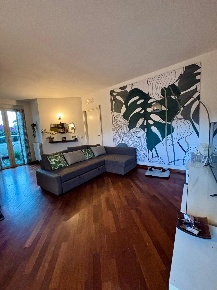 Foto Appartamento a Massa Marina di Massa Centro di 118 m² con 5 locali