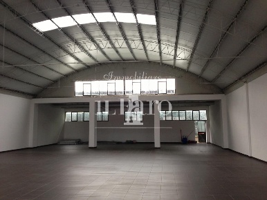 Foto Capannone industriale a Signa Centro di 420 m² con 10 locali