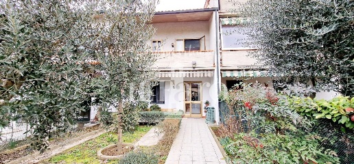 Foto Villa a schiera a Campi Bisenzio San Giusto, San Cresci di 140 m²
