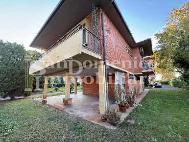 Foto Villa unifamiliare a Pisa Porta Nuova - Ingegneria di 300 m²