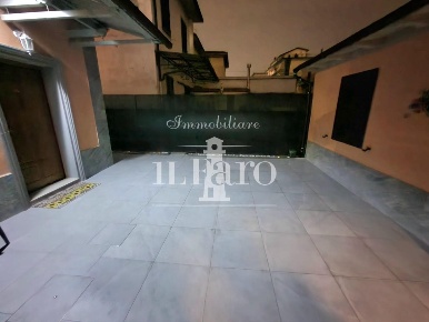 Foto Casa indipendente a Campi Bisenzio Centro di 220 m² con 8 locali