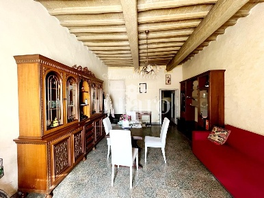 Foto Casa indipendente a Campi Bisenzio Centro di 301 m² con 8 locali