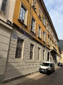 Foto Magazzino in via rovelli, Como Centro Storico di 31 m² con 1 locali