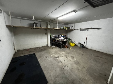 Foto Box in Corso Cesare Correnti, Torino Santa Rita di 30 m² con 1 locali