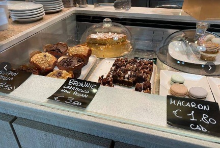 Foto Bar a Magenta Centro di 60 m² con 3 locali in vendita