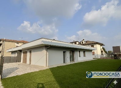 Foto Villa bifamiliare a Castelli Calepio Centro di 168 m² con 4 locali