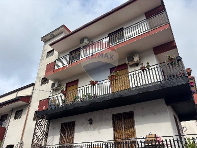 Foto Appartamento in Via Santa Maria la Stella, Aci Sant'Antonio di 99 m²