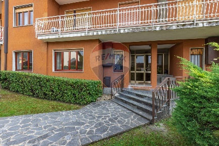 Foto Appartamento in via scalarini, Gavirate Centro di 70 m² con 2 locali