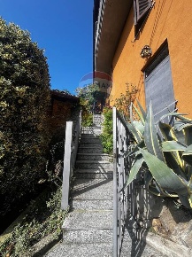 Foto Casa indipendente a Montegrino Valtravaglia Centro di 194 m²