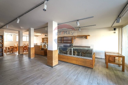 Foto Negozio in Via John Kennedj, Valbrembo Scano Al Brembo di 140 m²