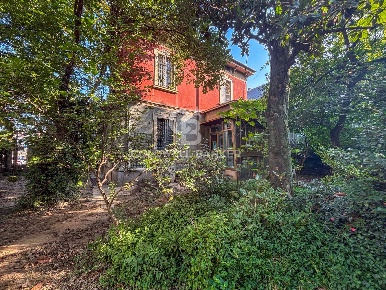 Foto Villa singola in Via Arbe, Milano Maggiolina di 420 m² con 7 locali