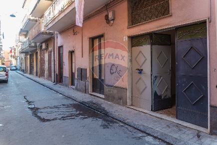 Foto Appartamento in Via Fabio Filzi, Paternò di 130 m² con 8 locali