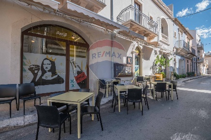 Foto Locale commerciale in via Amerigo Vespucci, Ragusa di 280 m²