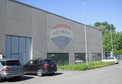 Foto Locale commerciale in VIA CARNIA, Meda di 1500 m² con 4 locali