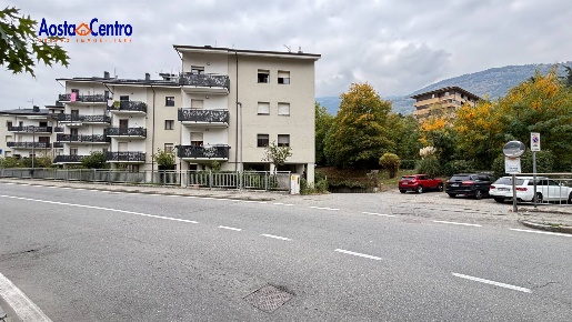 Foto Box in Via Artavanaz, Aosta Centro di 32 m² con 2 locali in vendita