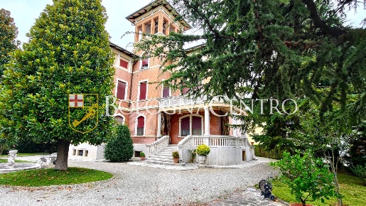 Foto Villa bifamiliare in Via Vignolese, Spilamberto Centro di 750 m²