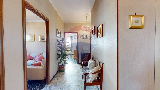 Foto Appartamento in Via Rapallo, Campomorone Centro di 98 m² con 5 locali