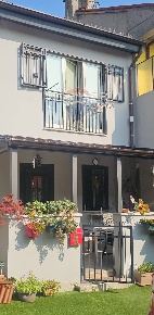 Foto Case semi ndipendenti a Chignolo Po Centro di 90 m² con 3 locali