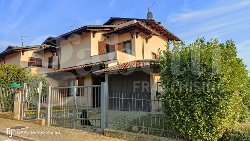 Foto Villa a schiera in Via Gallo Ditzer 64, Zumaglia di 210 m² in vendita