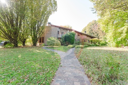 Foto Villa unifamiliare a Campodarsego Centro di 430 m² con 14 locali