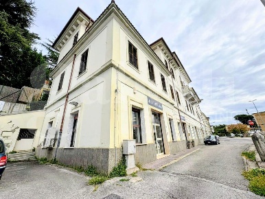 Foto Negozio in Via Casilina 42, Colleferro Sacco di 250 m² con 2 locali