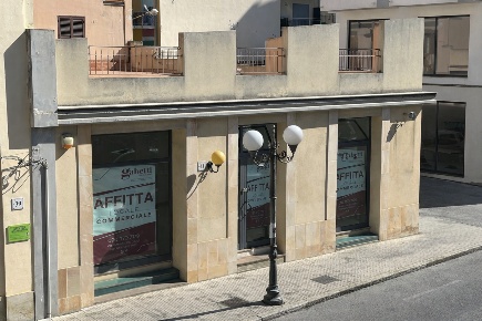 Foto Negozio in Via ROMA 43-45, Barcellona Pozzo di Gotto Centro di 280 m²
