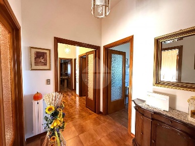 Foto Appartamento in Statale fiorentina, Pistoia di 110 m² con 5 locali