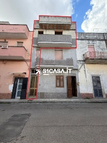 Foto Appartamento in Via Camperio, Galatone Centro di 85 m² con 5 locali