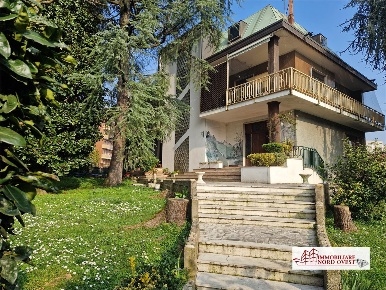 Foto Casa indipendente in Via Molise, Pioltello Centro di 820 m² in vendita