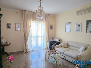 Foto Appartamento in Via Martiri di Via Fani, Adelfia di 80 m² con 3 locali