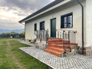 Foto Villa unifamiliare a Ferentino Roana di 80 m² con 5 locali in affitto