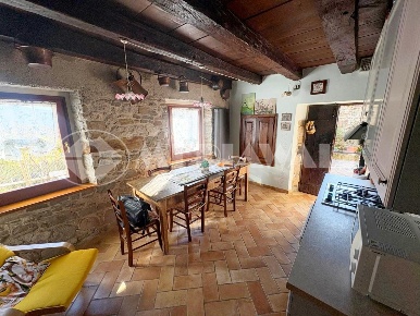 Foto Casa indipendente a Frisanco Poffabro di 130 m² con 6 locali